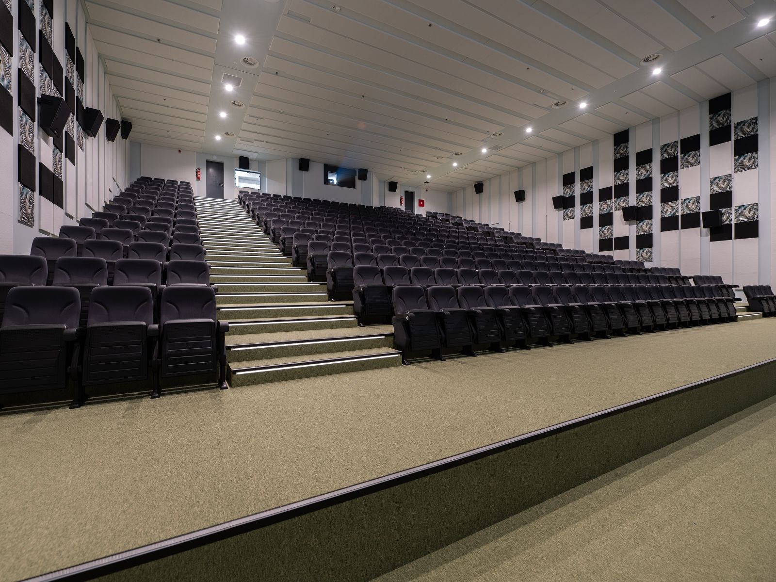 portfolio_sustainable-concert-hall-theatre_images_xl@Apfel Theatre Concert Hall Flat Panel PET VMT by Audion Croatia 2022_10