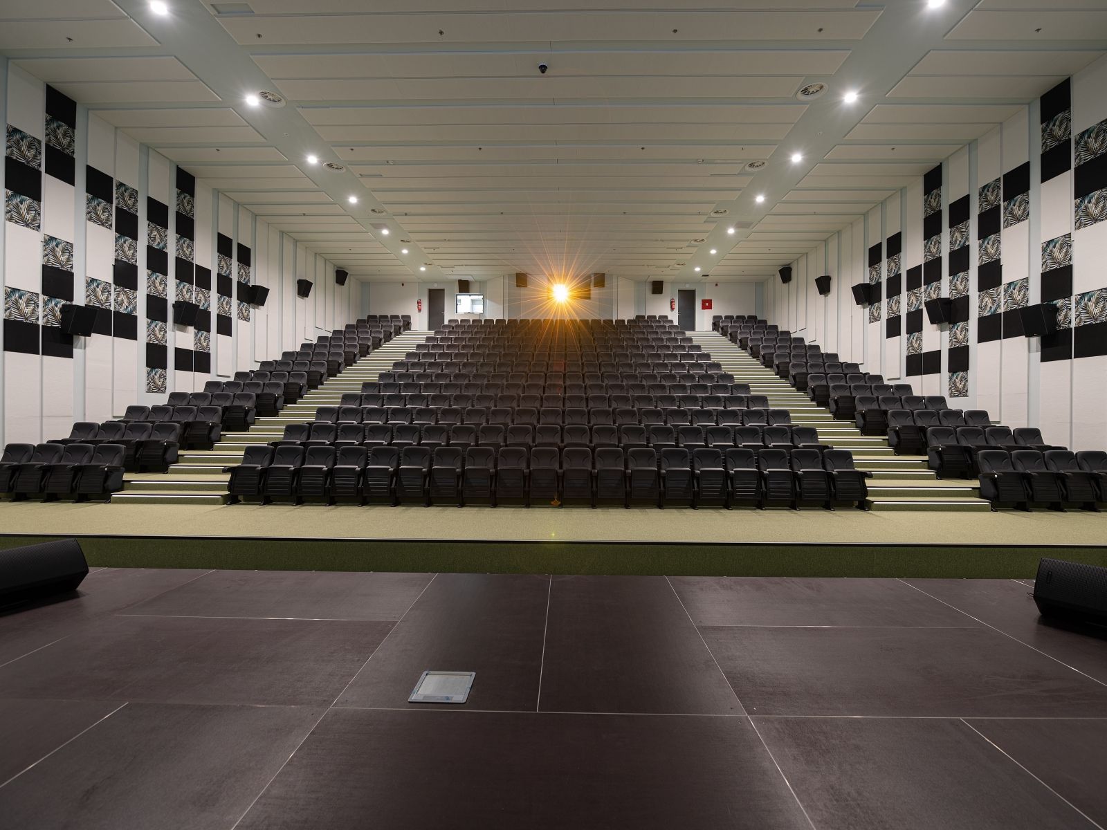 portfolio_sustainable-concert-hall-theatre_images_xl@Apfel Theatre Concert Hall Flat Panel PET VMT by Audion Croatia 2022_9