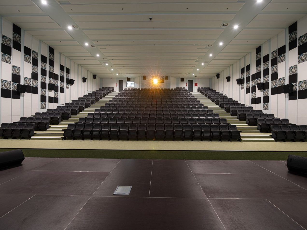 portfolio_sustainable-concert-hall-theatre_images_xl@Apfel Theatre Concert Hall Flat Panel PET VMT by Audion Croatia 2022_9