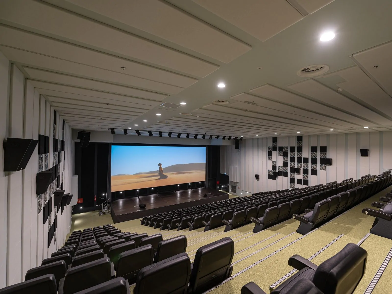 portfolio_sustainable-concert-hall-theatre_images_xl@Apfel Theatre Concert Hall Flat Panel PET VMT by Audion Croatia 2022_5