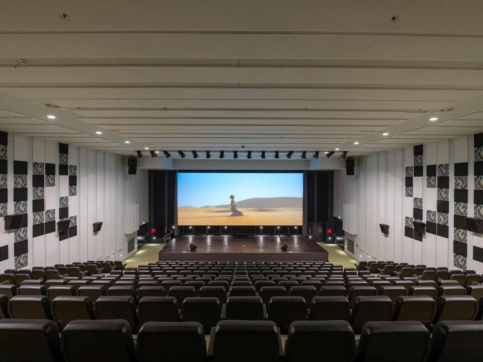 portfolio_sustainable-concert-hall-theatre_images_xl@Apfel Theatre Concert Hall Flat Panel PET VMT by Audion Croatia 2022_6