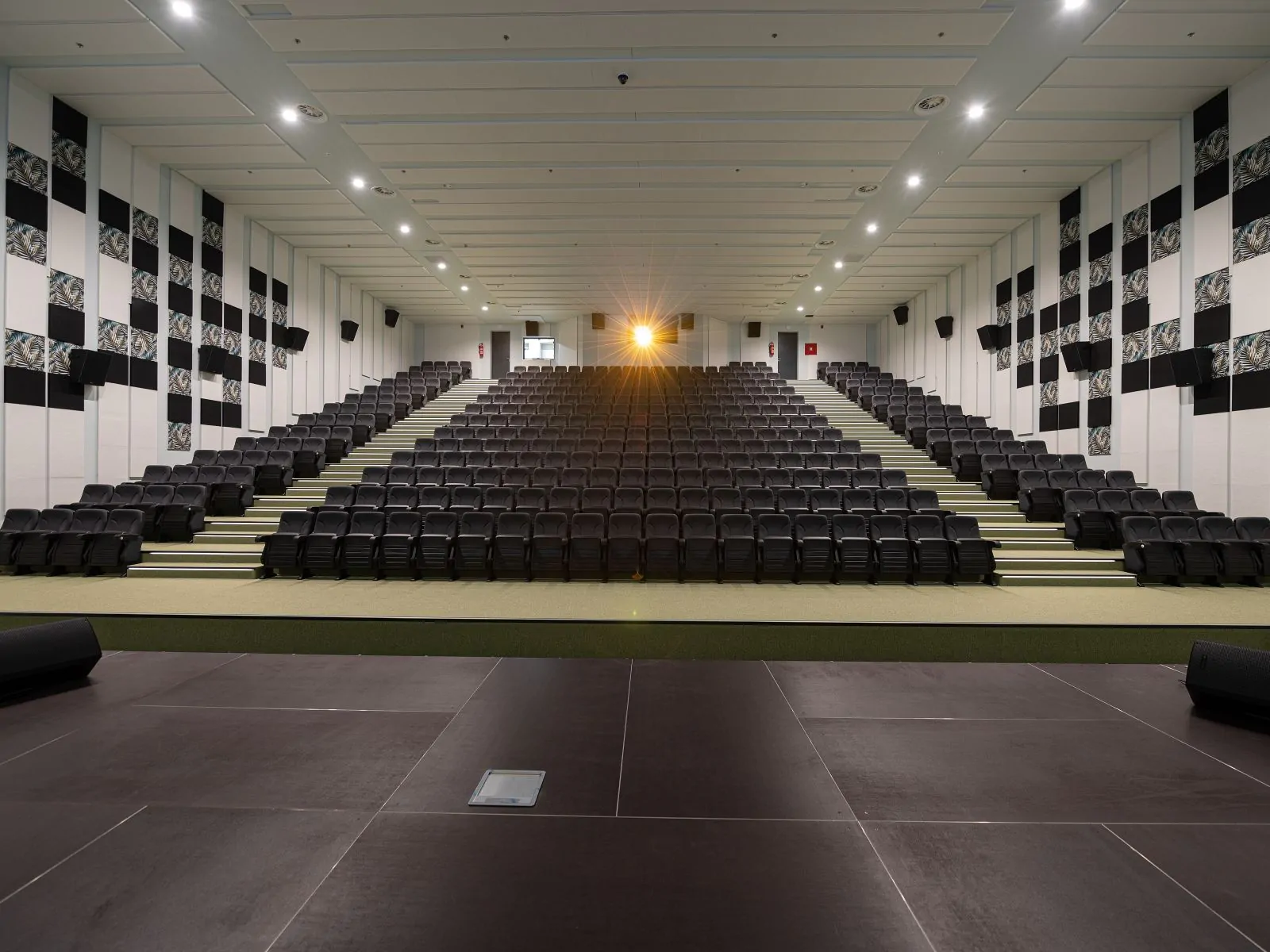 portfolio_sustainable-concert-hall-theatre_images_xl@Apfel Theatre Concert Hall Flat Panel PET VMT by Audion Croatia 2022_9