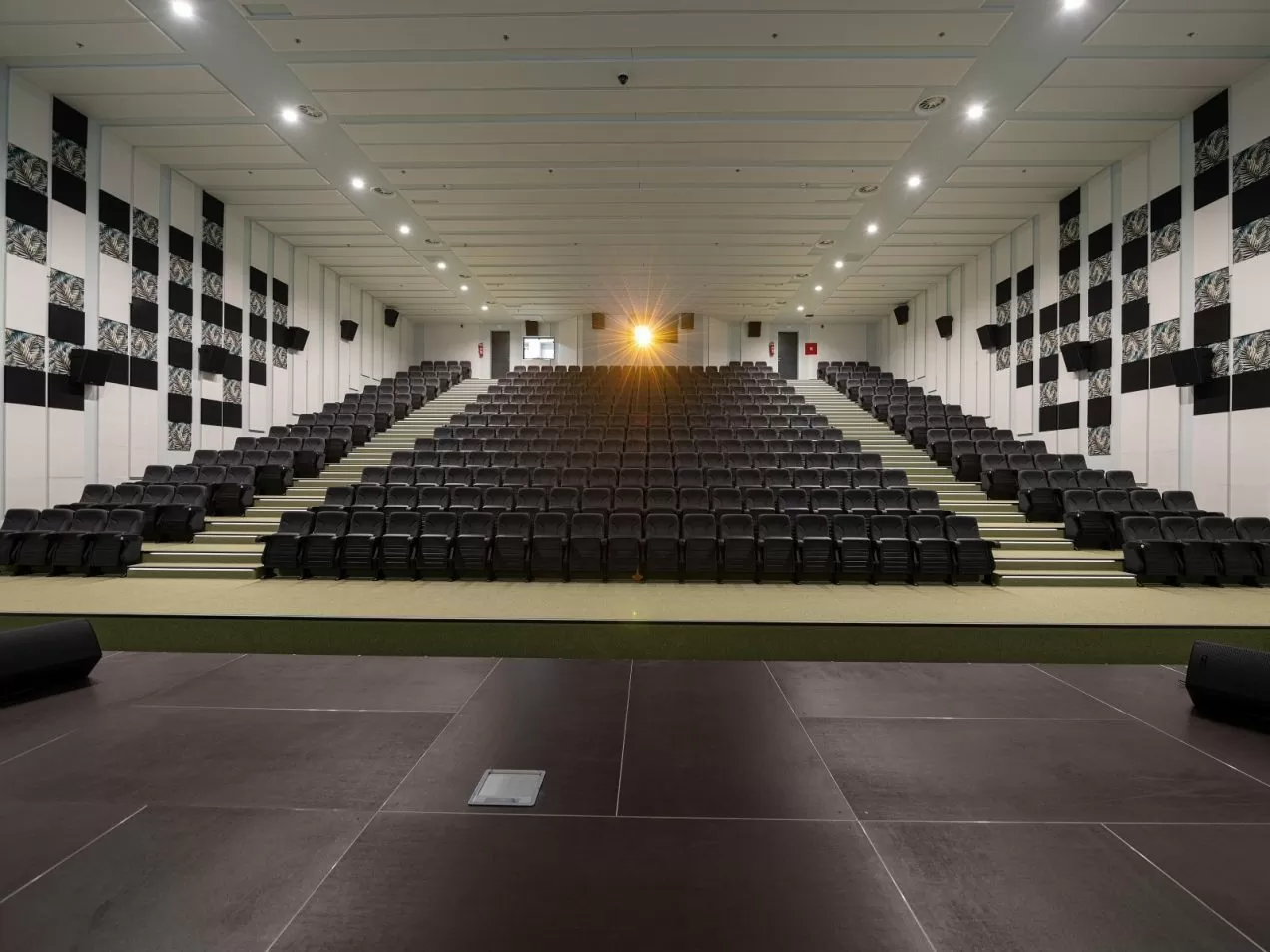 portfolio_sustainable-concert-hall-theatre_images_xl@Apfel Theatre Concert Hall Flat Panel PET VMT by Audion Croatia 2022_9